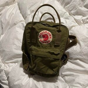 Fjallraven Kånken Olive Backpack